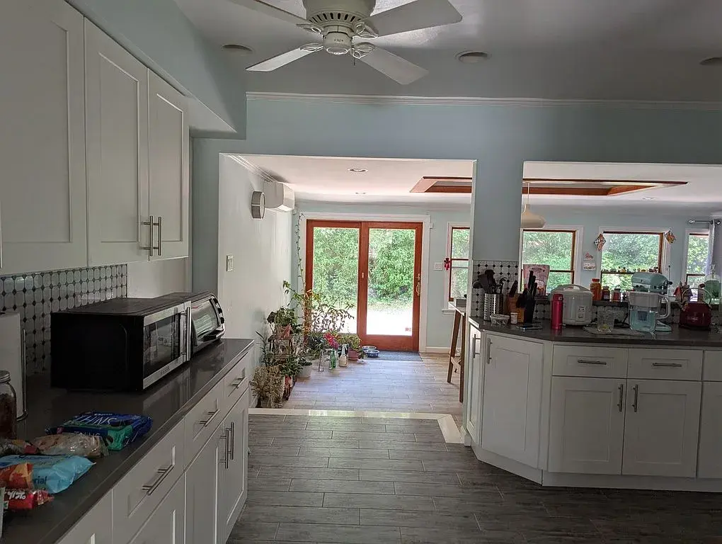 Well maintained Colonial located in Syosset