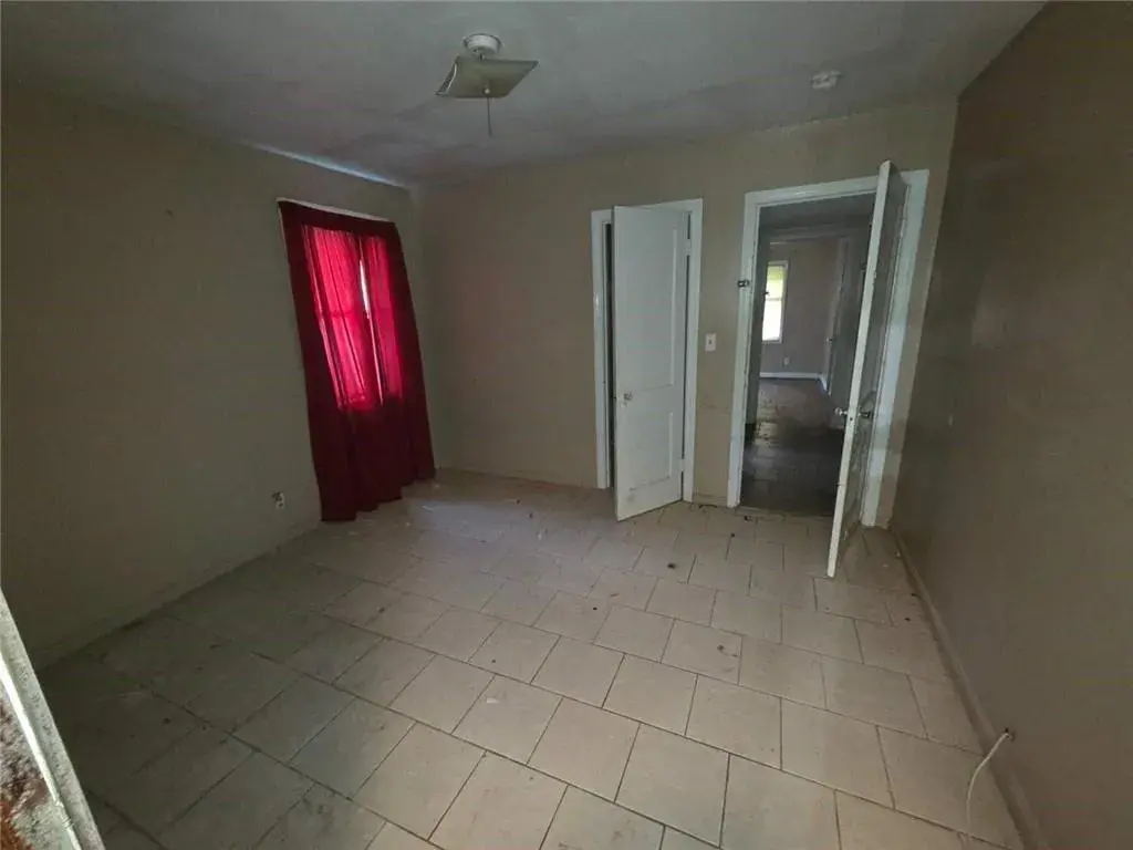 4bed 2bath in Greenwood Ave