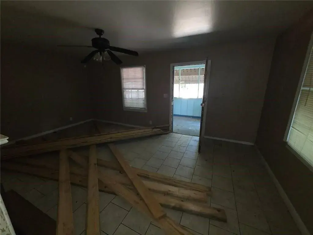 4bed 2bath in Greenwood Ave