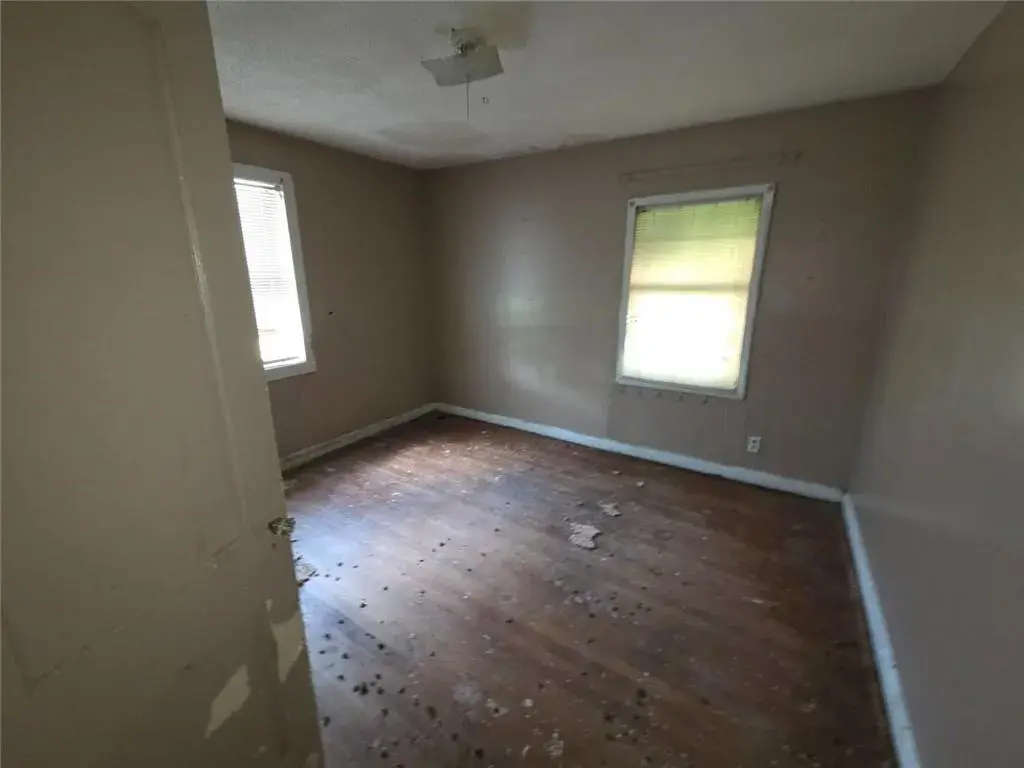 4bed 2bath in Greenwood Ave