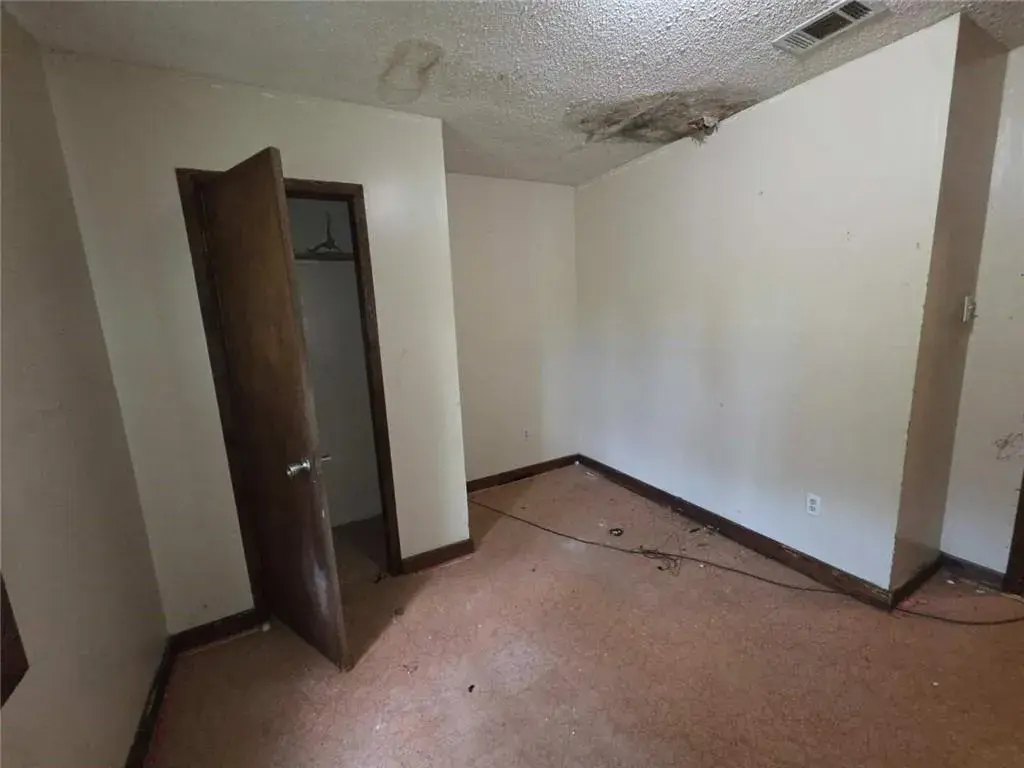 4bed 2bath in Greenwood Ave