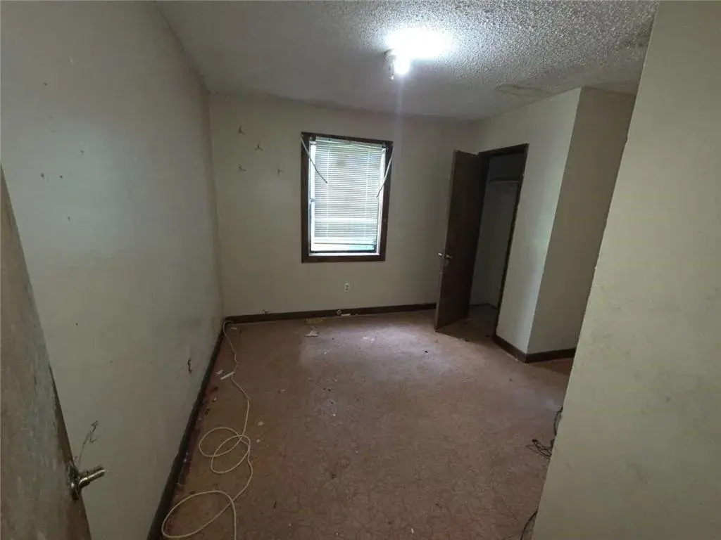 4bed 2bath in Greenwood Ave