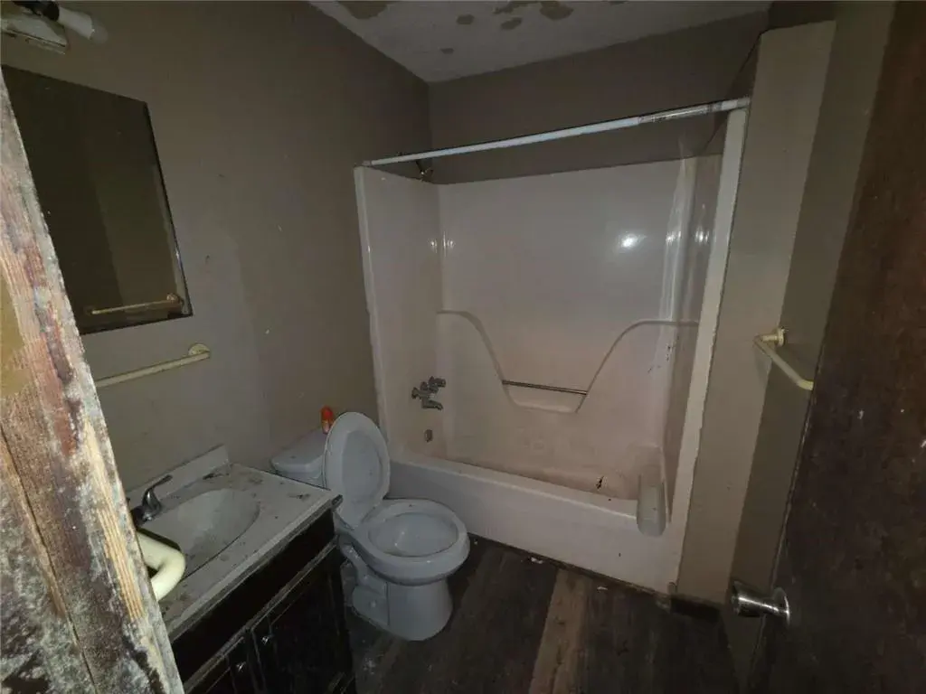 4bed 2bath in Greenwood Ave