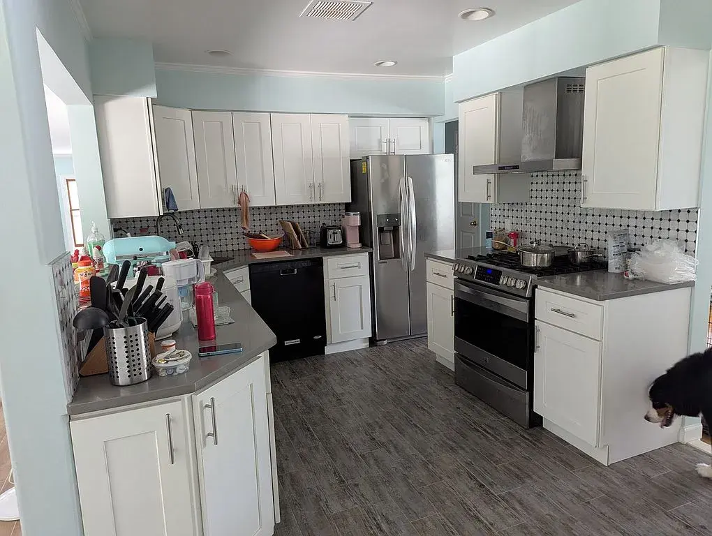 Well maintained Colonial located in Syosset