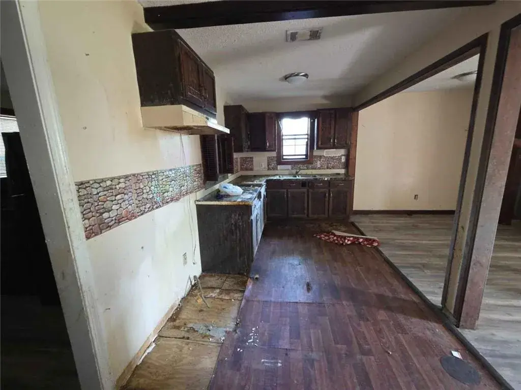 4bed 2bath in Greenwood Ave