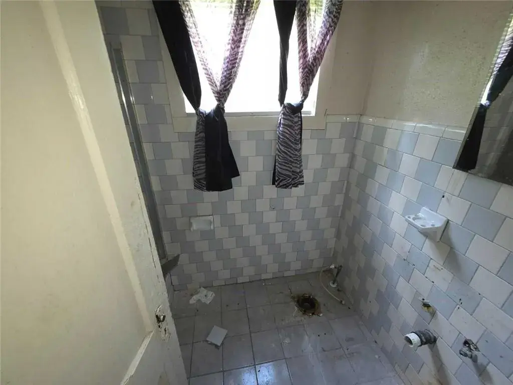 4bed 2bath in Greenwood Ave