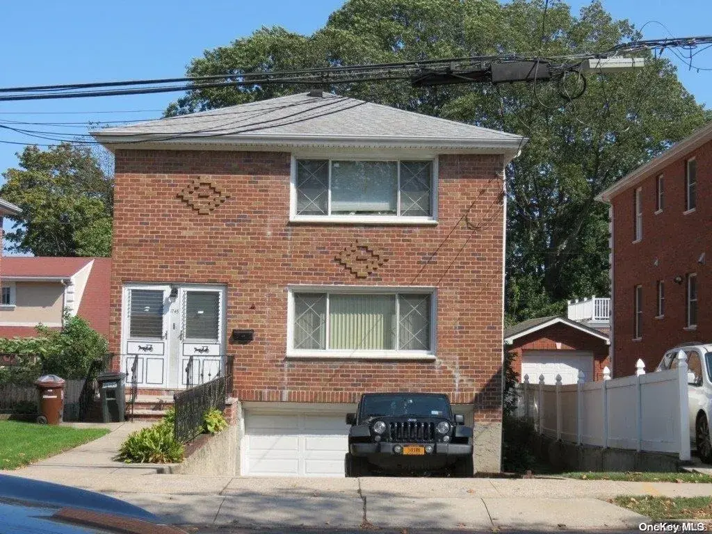 4500 SF. Spacious open backyard with Southeast exposure!